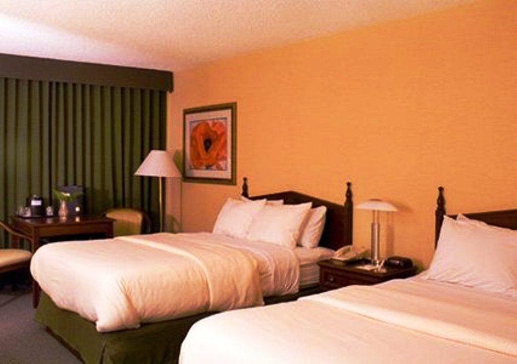 Clarion Inn Conference Center Modesto Extérieur photo