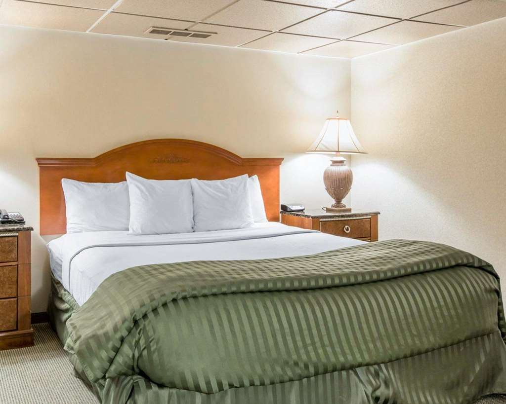 Clarion Inn Conference Center Modesto Extérieur photo