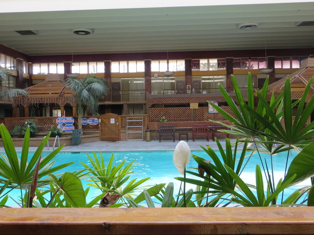 Clarion Inn Conference Center Modesto Extérieur photo
