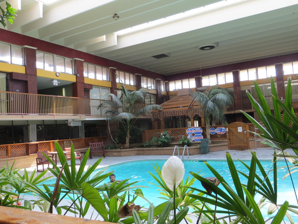 Clarion Inn Conference Center Modesto Extérieur photo