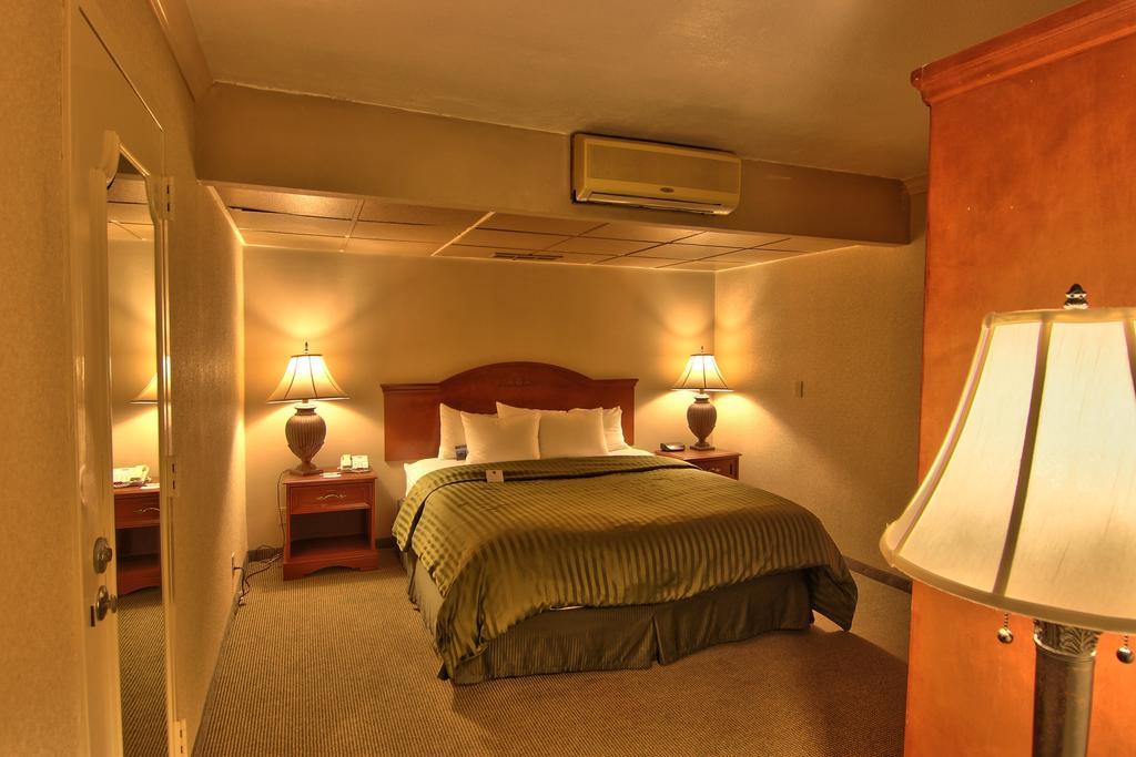 Clarion Inn Conference Center Modesto Extérieur photo