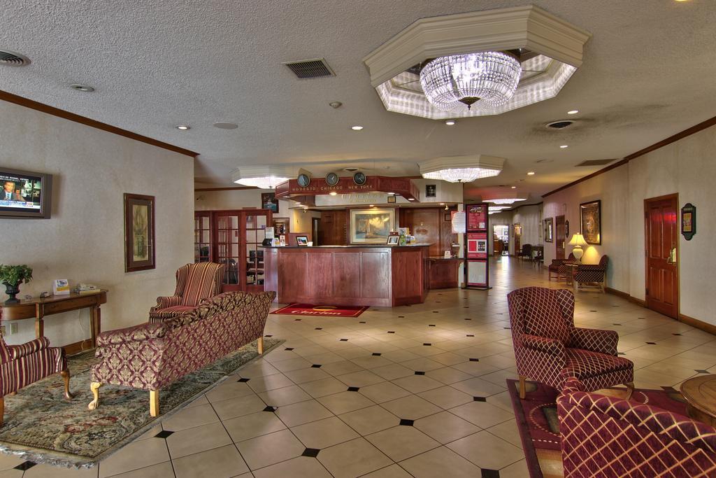Clarion Inn Conference Center Modesto Extérieur photo