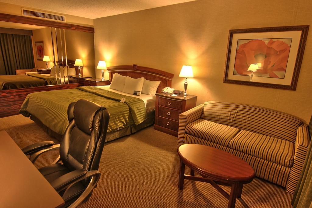 Clarion Inn Conference Center Modesto Extérieur photo
