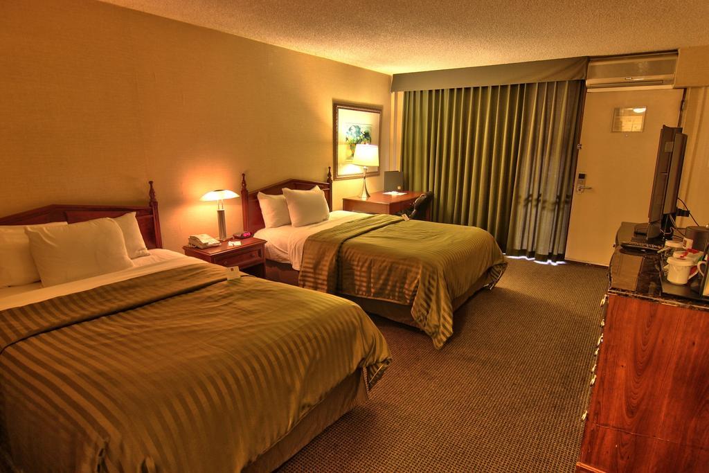 Clarion Inn Conference Center Modesto Extérieur photo
