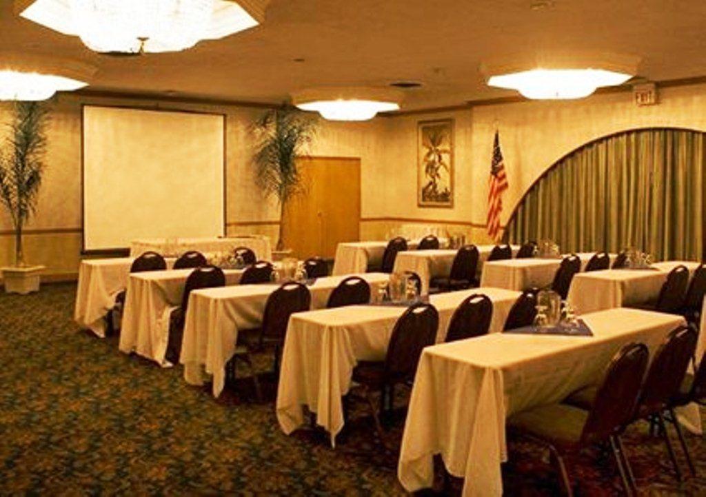 Clarion Inn Conference Center Modesto Extérieur photo