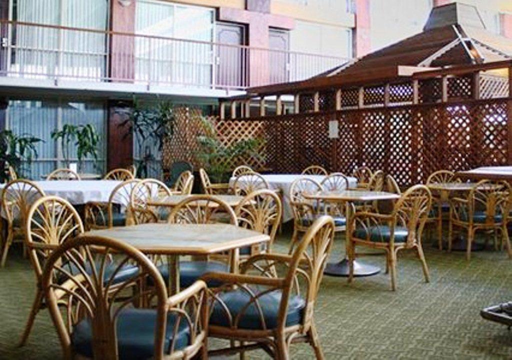 Clarion Inn Conference Center Modesto Extérieur photo